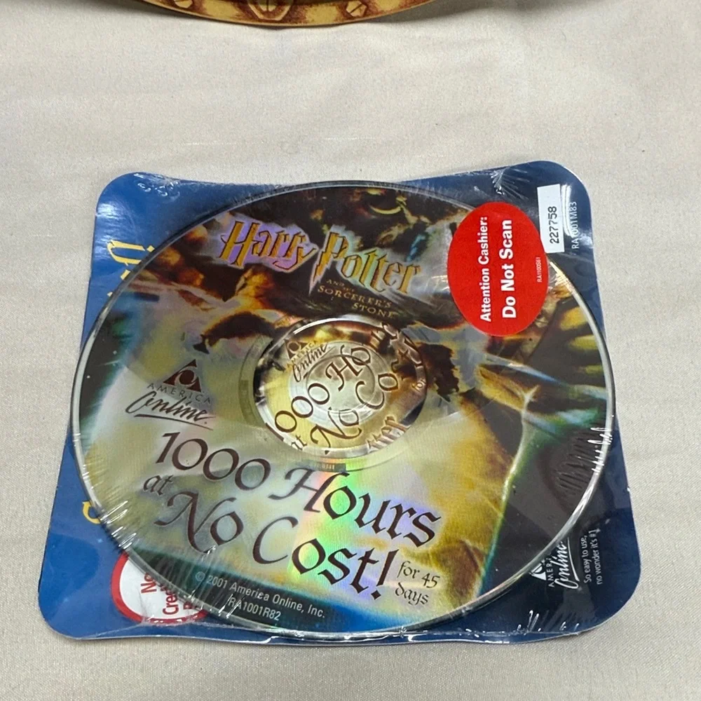 Harry Potter Collectible Cookie Tin, Ron, Hermione, Hogwarts Express & Aol Disc